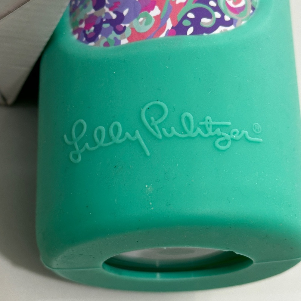Lilly Pulitzer glass water bottle in multi la playa - never used -rubber outside - Picture 4 of 7